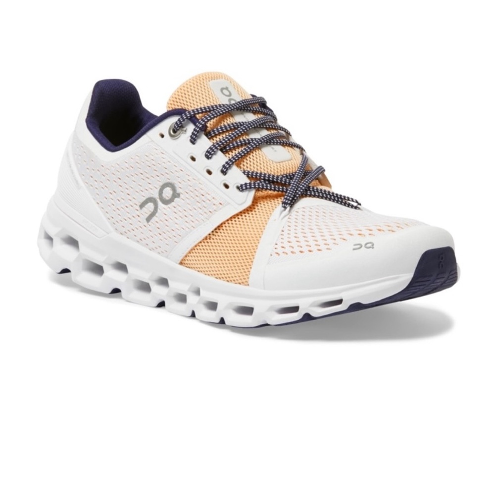 ON Cloudstratus Running Shoe Womens